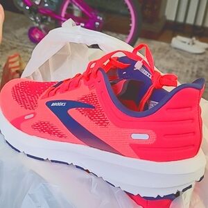 WOMEN’S BROOKS LAUNCH 9 (120373 1B 604) RUNNING SHOES PINK SIZE 9